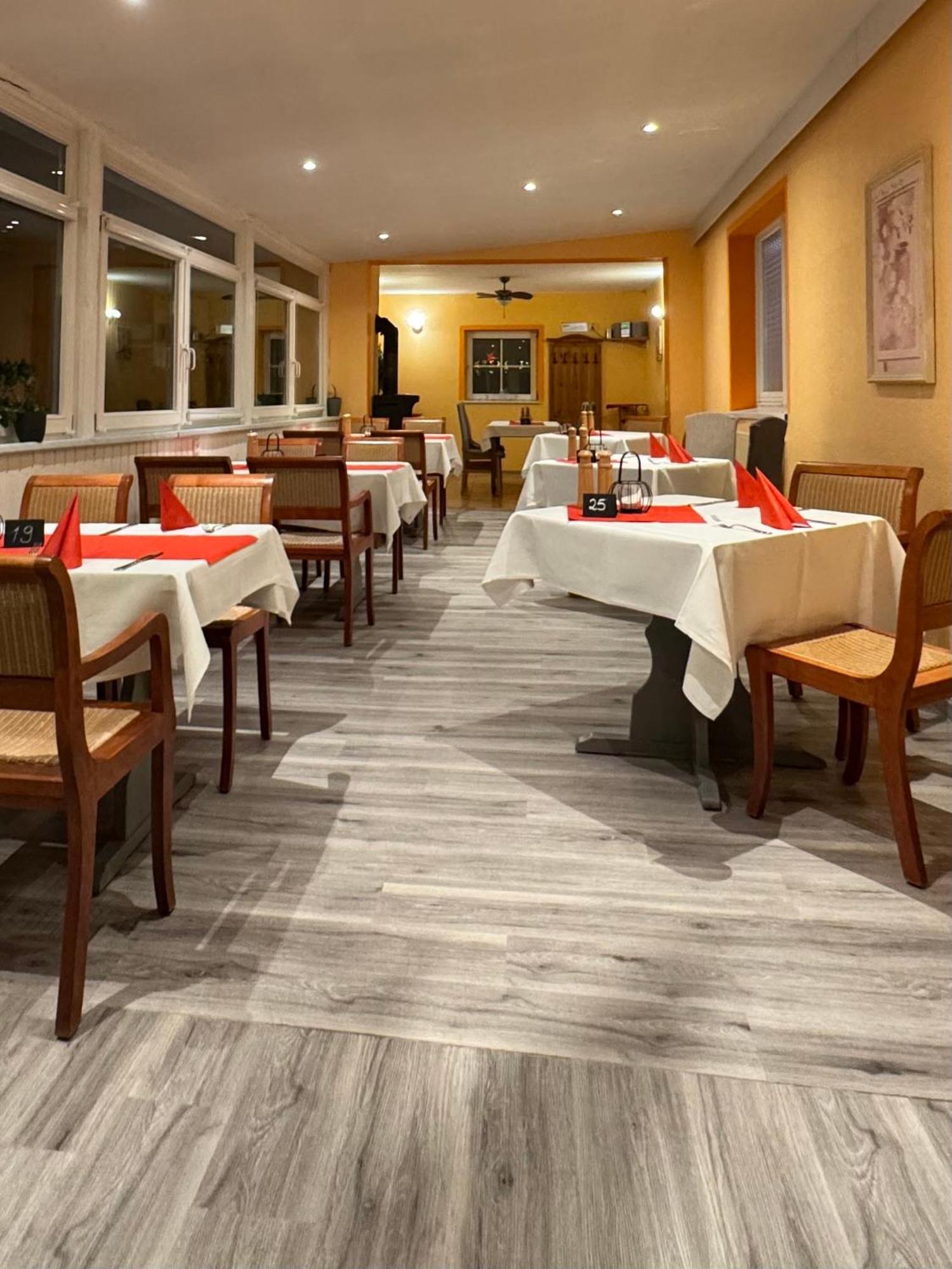 Hotel-Restaurant Christine Lubz Ngoại thất bức ảnh